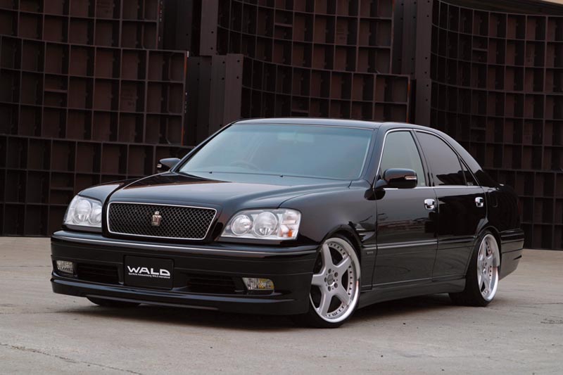 Внешний тюнинг Toyota Crown (S170) от WALD. 